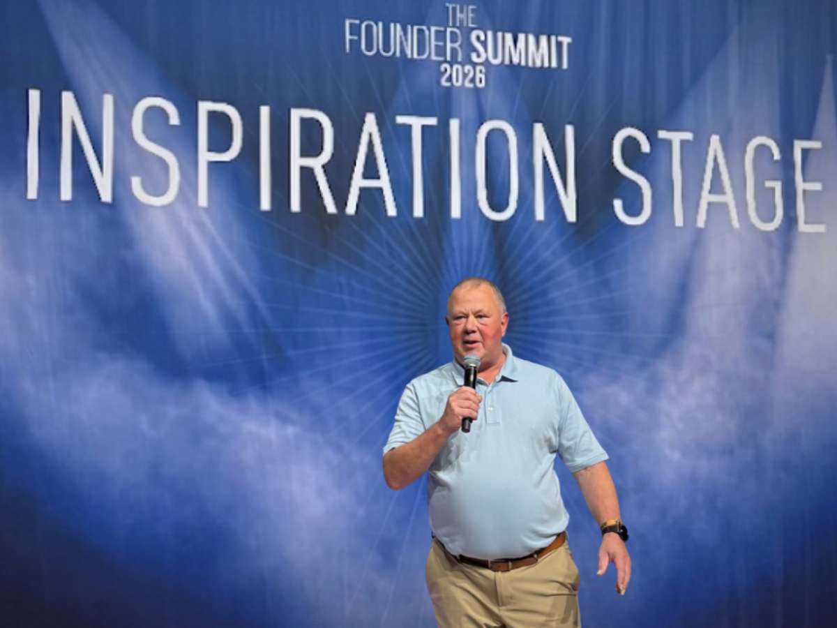 Dirk Brusch auf der Founder Summit Inspiration Stage